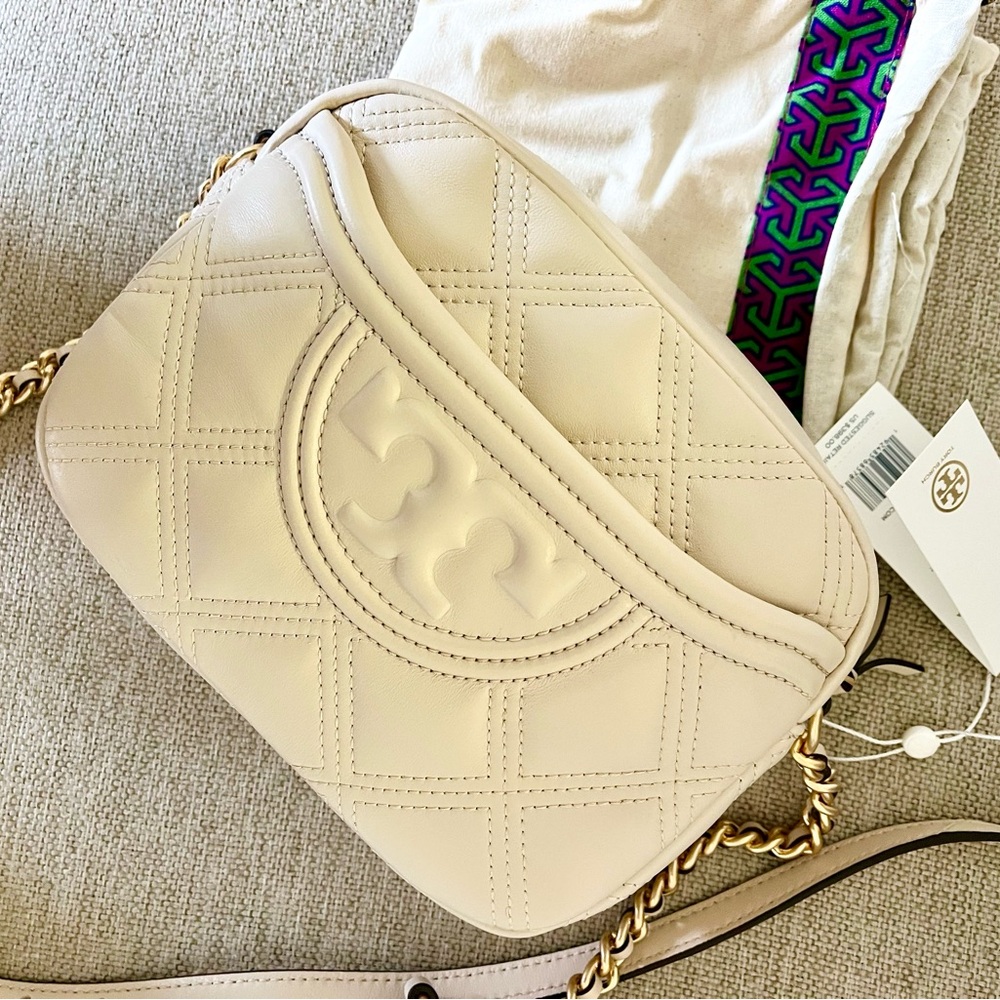 Brand New With Tags Tory Burch Fleming Soft Camera Bag in New Cream